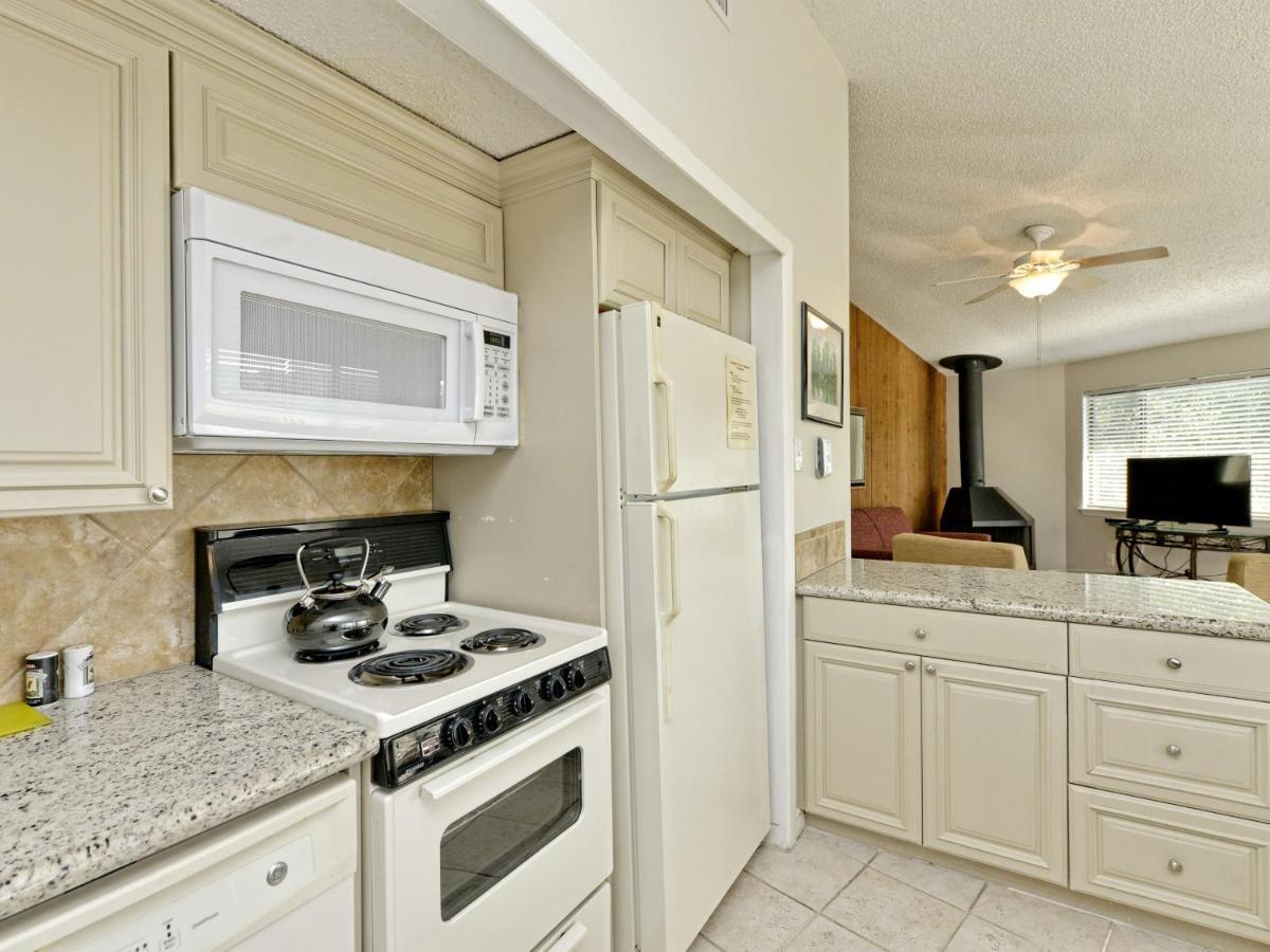 Lake Travis Bungalow Casita Golden Rod #2 เลคเวย์ ภายนอก รูปภาพ